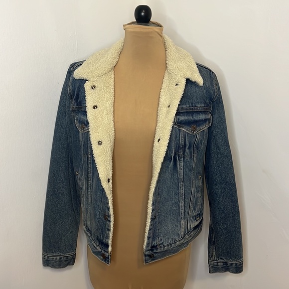 NWT Levi’s Sherpa Denim Jacket - Picture 5 of 6